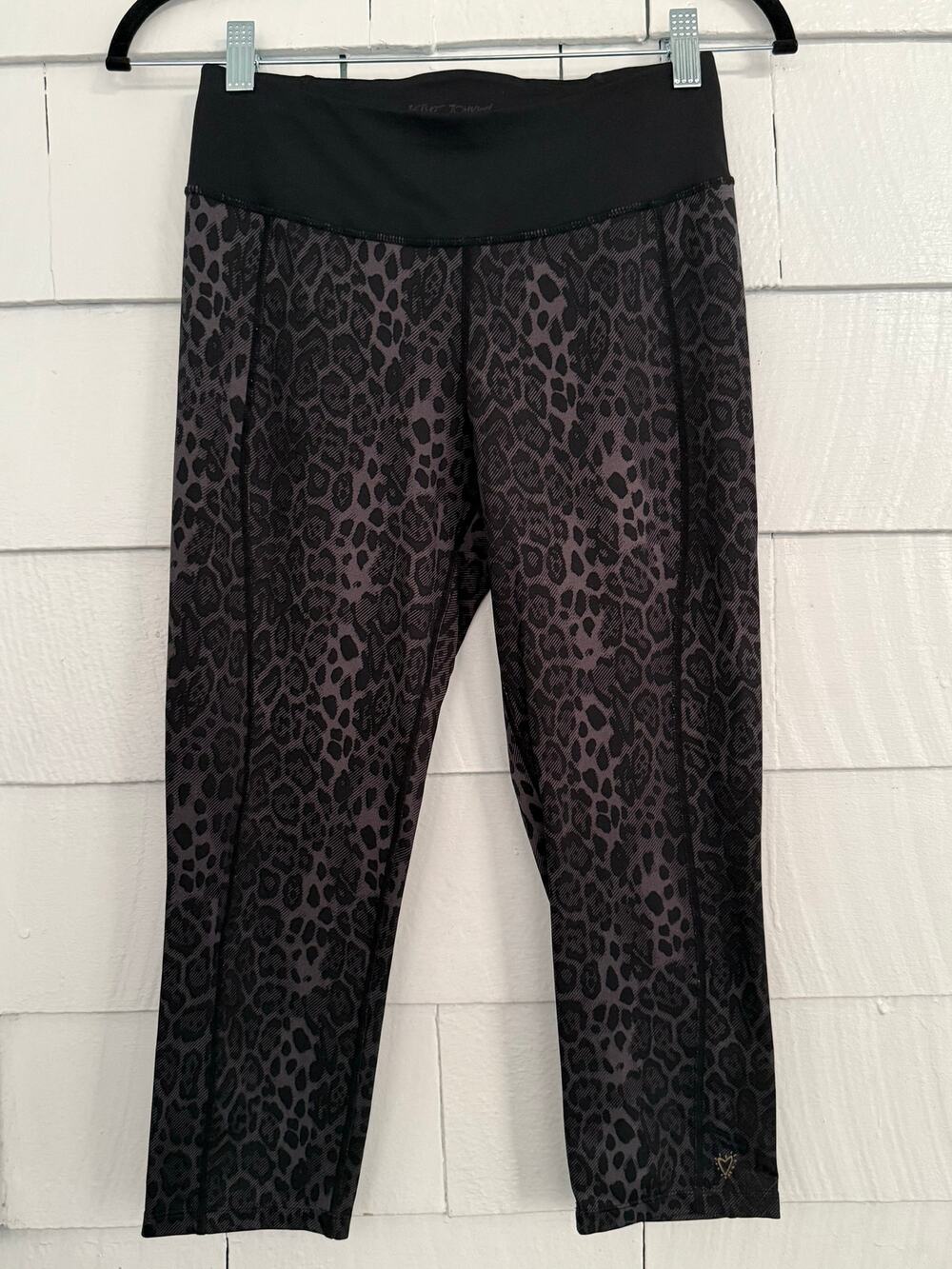 Betsey Johnson Performance Womens Small Animal Print Capri Cropped Leggings Yoga